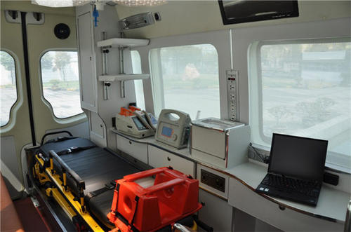 祁门县救护车内部